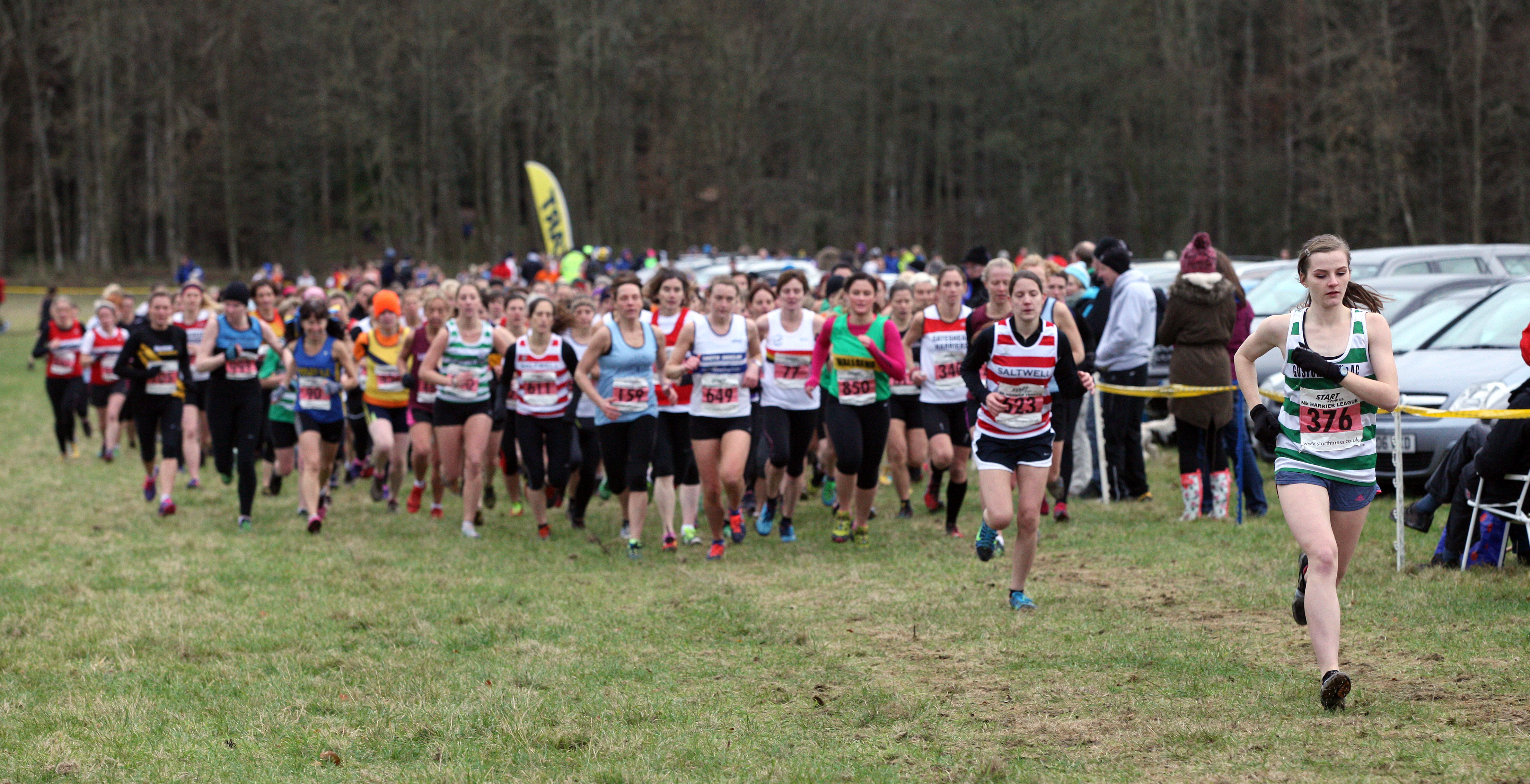 Start of the senior womens NEHL, Wallington Hall. Photo: David T. Hewitson/Sports for All Pics